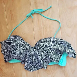 Arizona Jeans black and green geometric patterned bikini top Size XL (girls)